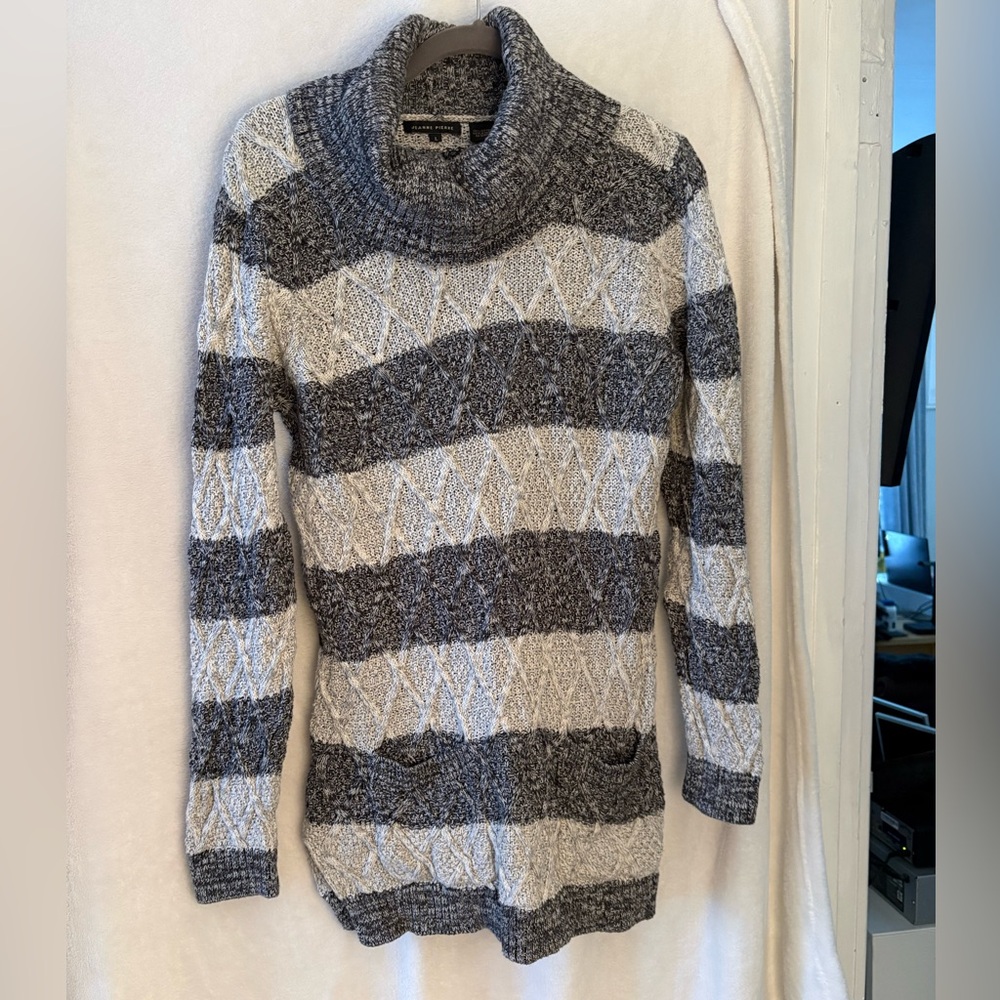 JEANNE PIERRE Gray and White Cowl Neck Sweater